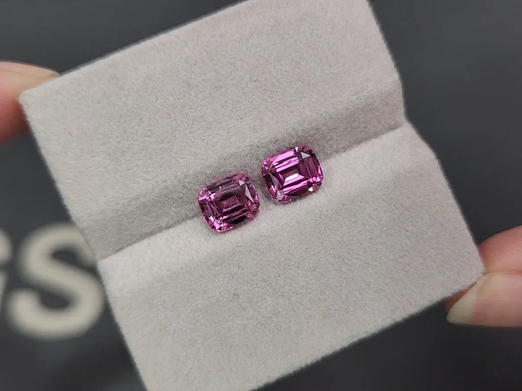 Pair of garnets rhodolite cushion cut 2.92 carats, Tanzania Image №4