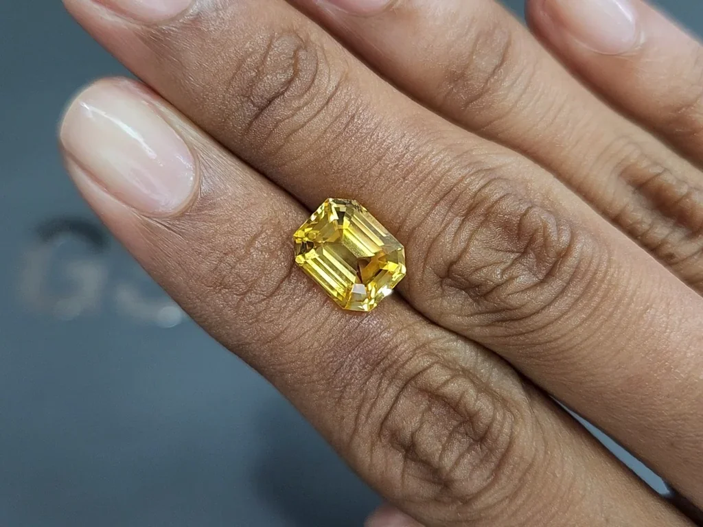 Unheated Vivid Yellow sapphire octagon cut 5.49 carats, Sri Lanka Image №2