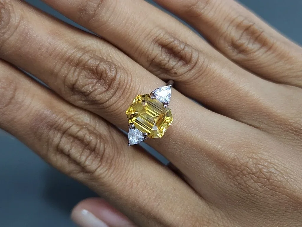 Unheated Vivid Yellow sapphire octagon cut 5.49 carats, Sri Lanka Image №5