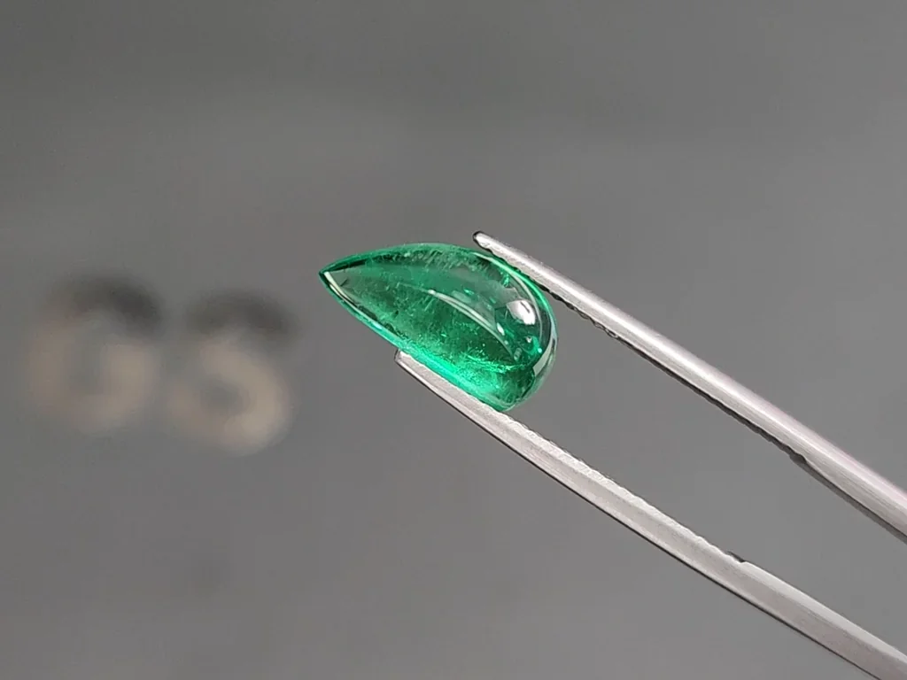 Emerald fancy cut cabochon 2.62 carats, Russia Image №3