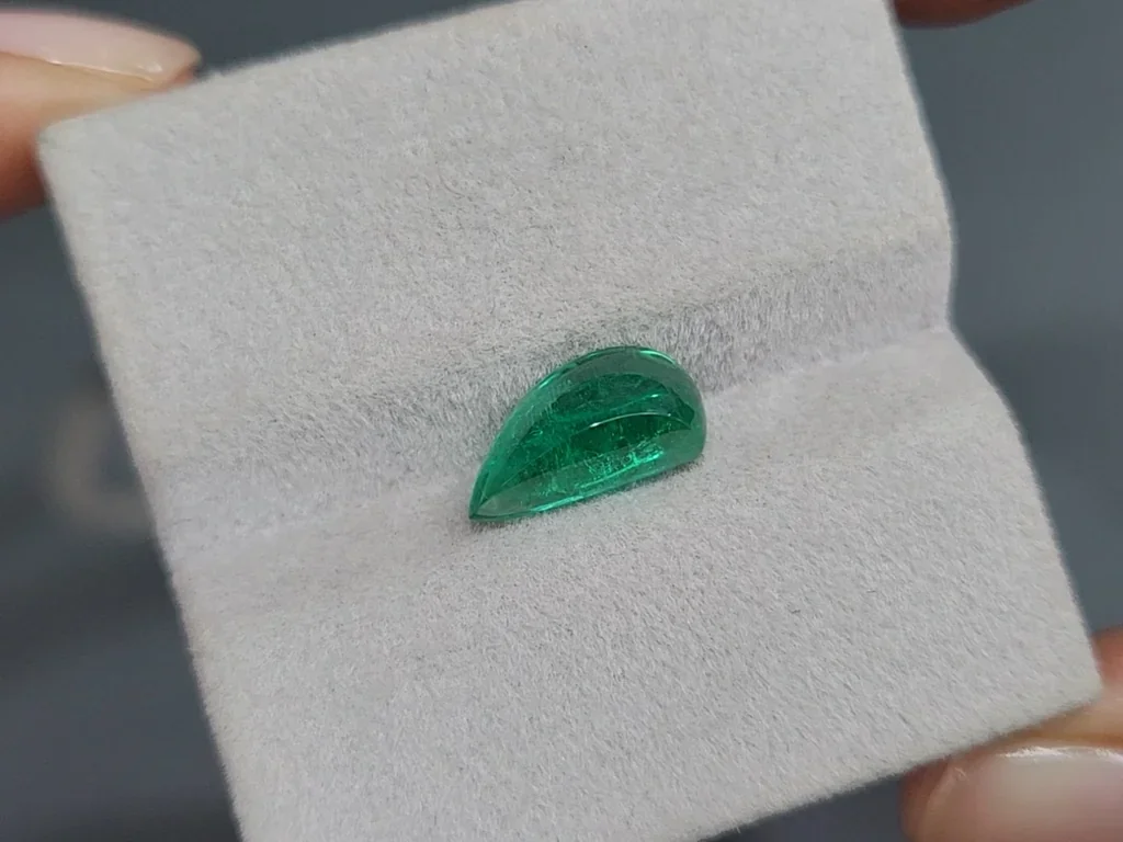 Emerald fancy cut cabochon 2.62 carats, Russia Image №4