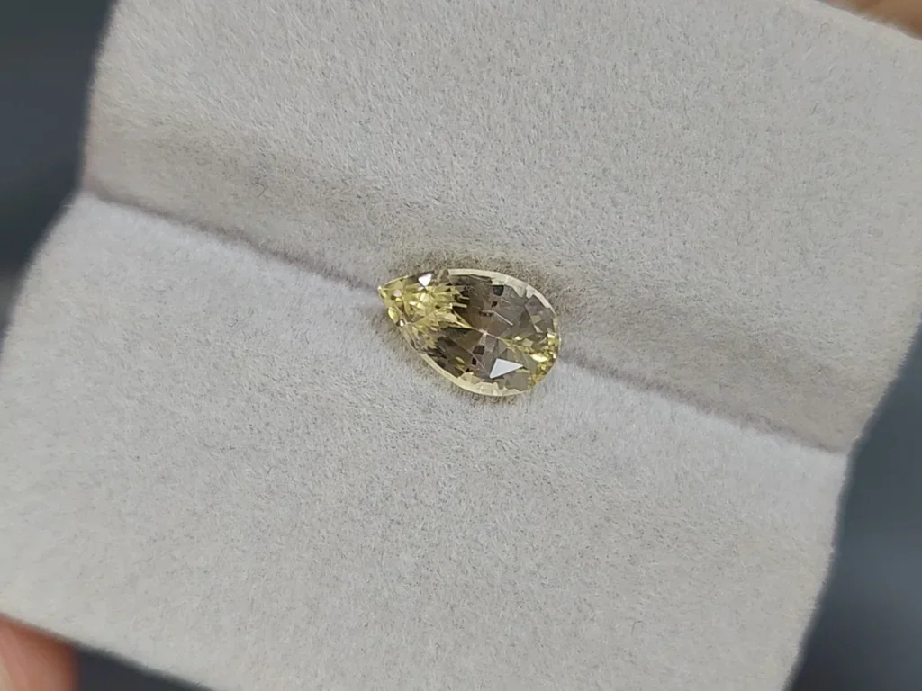 Unheated yellow sapphire pear cut 2.01 carats, Sri Lanka Image №3
