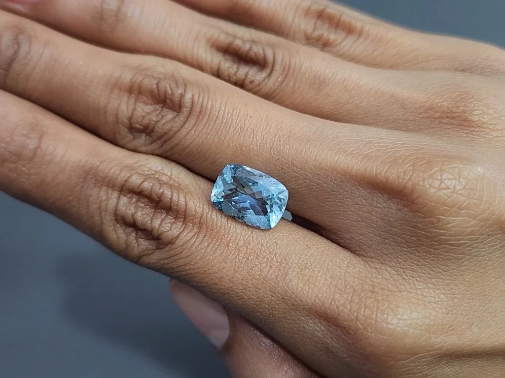 Aquamarine cushion cut 3.94 carats, Madagascar  Image №2