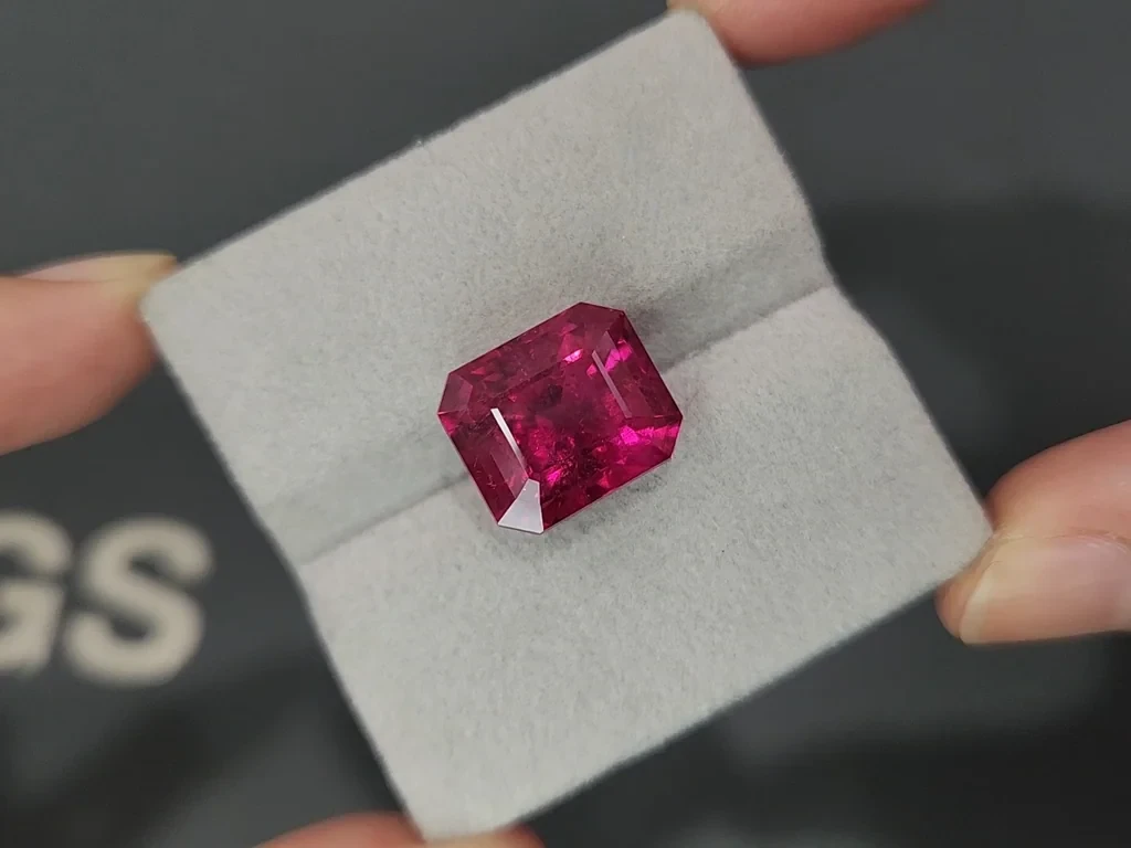 Vivid pink tourmaline in octagon cut 11.05 carats, Nigeria Image №4
