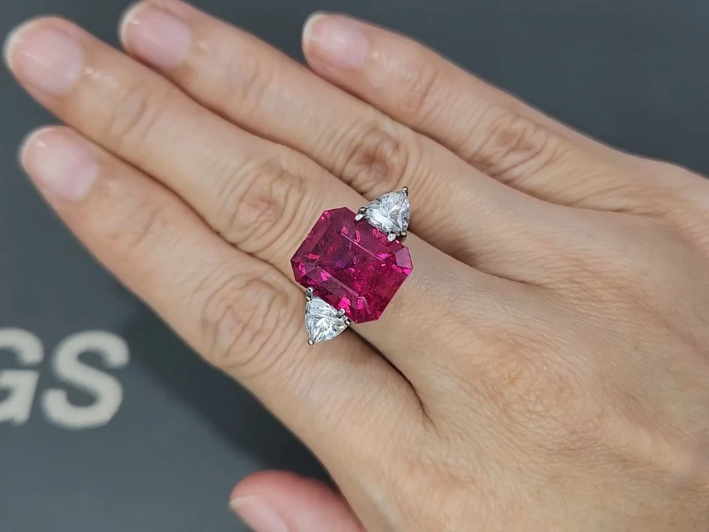 Vivid pink tourmaline in octagon cut 11.05 carats, Nigeria Image №5