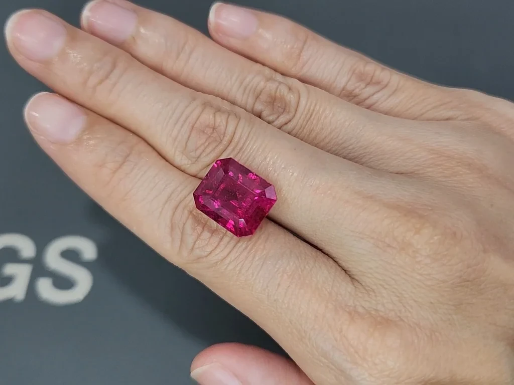 Vivid pink tourmaline in octagon cut 11.05 carats, Nigeria Image №2