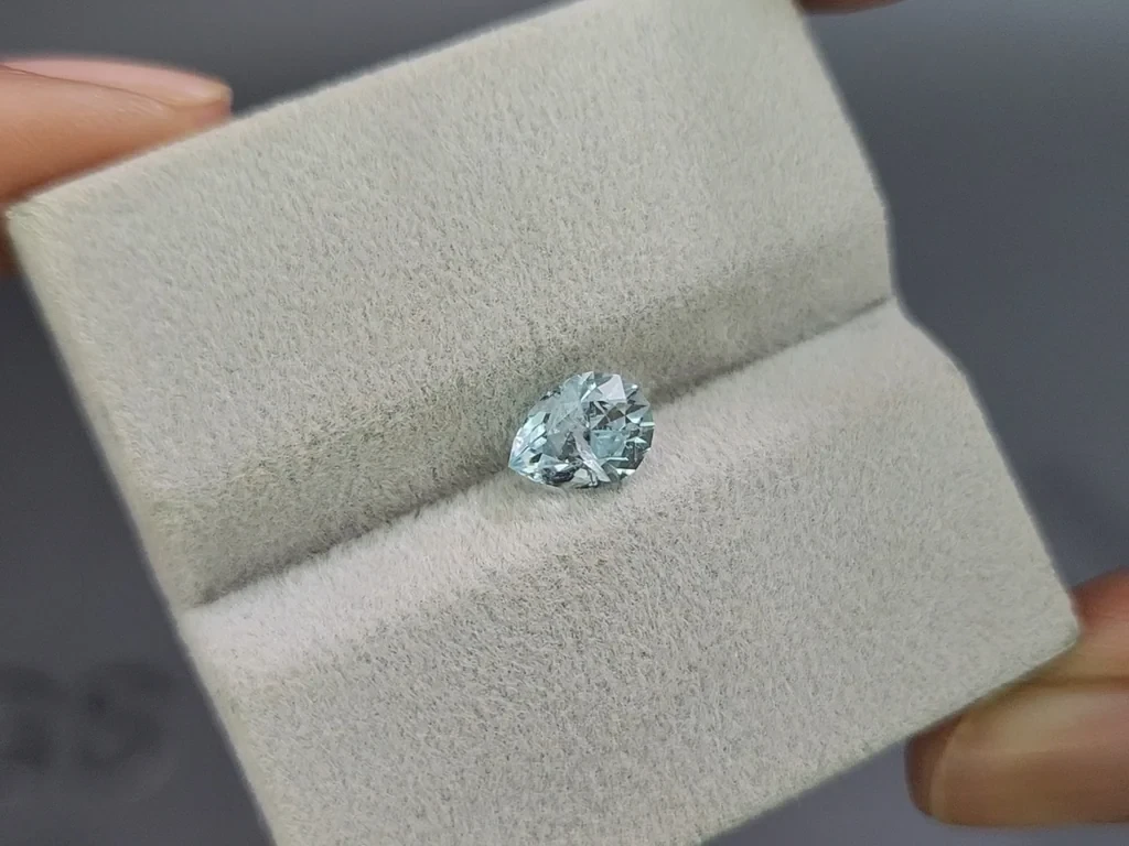 Aquamarine pear cut  0.96 carats, Madagascar Image №4