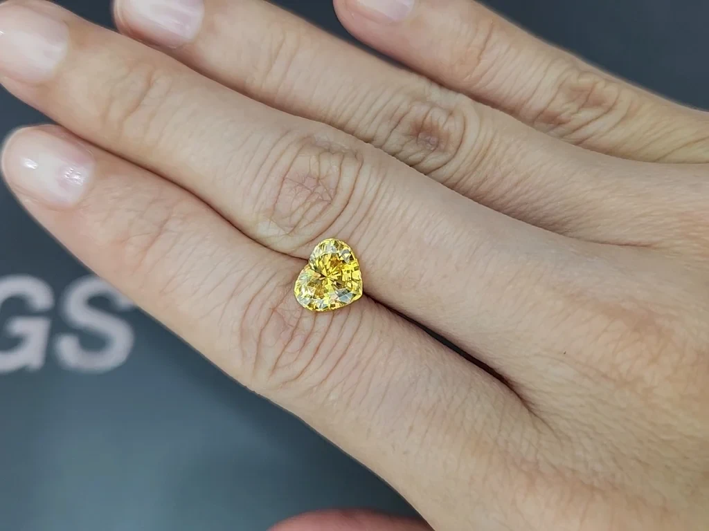 Sapphire Vivid Yellow heart shape 2.56 carats, Sri Lanka Image №2