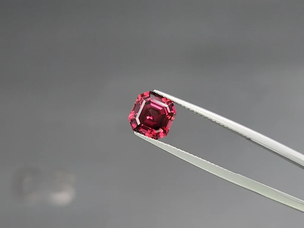 Rhodolite garnet  radiant edging 2.97 carats, Madagascar Image №3