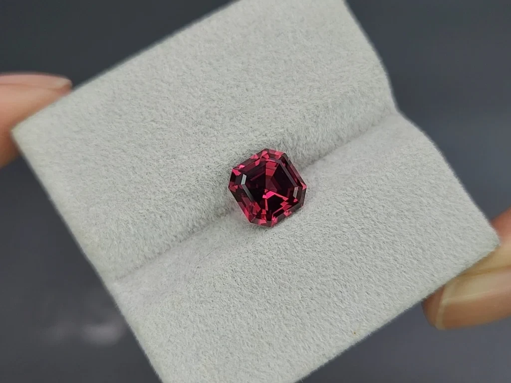 Rhodolite garnet  radiant edging 2.97 carats, Madagascar Image №4
