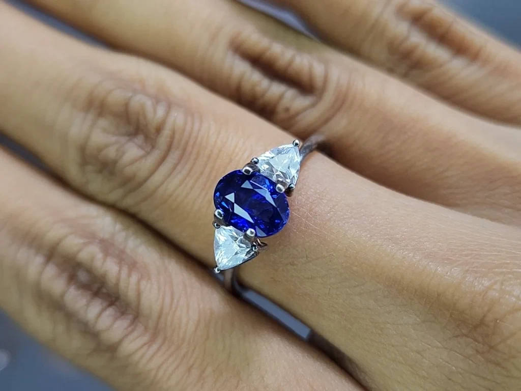 Sapphire Royal Blue oval cut 1.52 carats, Sri Lanka Image №5