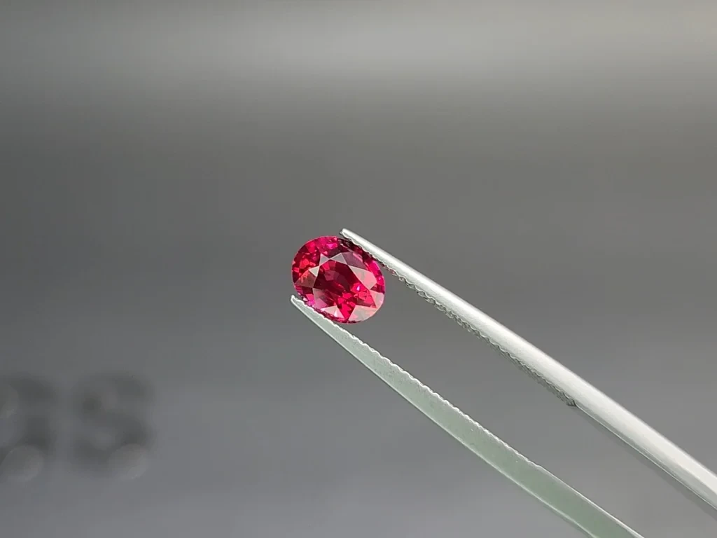 Unheated ruby Intense Red oval cut 1.19 carats, Mozambique Image №3