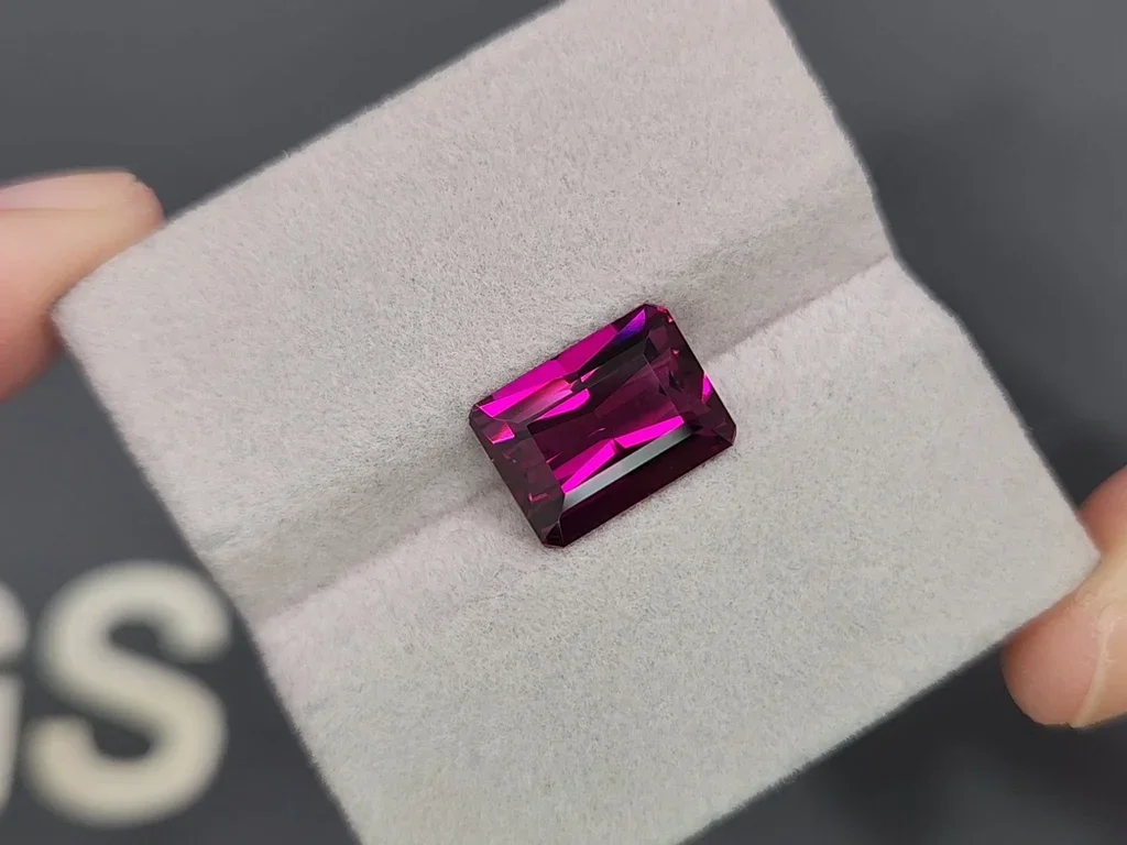 Octagon cut purple Umbalite garnet 5.48 carat, Tanzania Image №4
