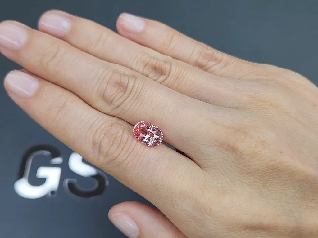 Unheated Padparadscha sapphire with Sunset hue in oval cut  3.08 carats, Sri Lanka, SSEF Image №2