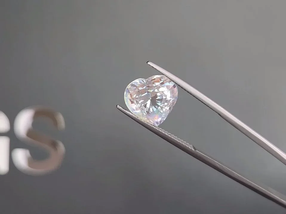 Moonstone in heart cut 7.01 carats, Madagascar Image №3