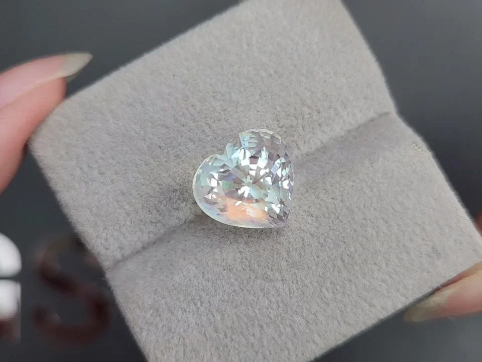 Moonstone in heart cut 7.01 carats, Madagascar Image №4