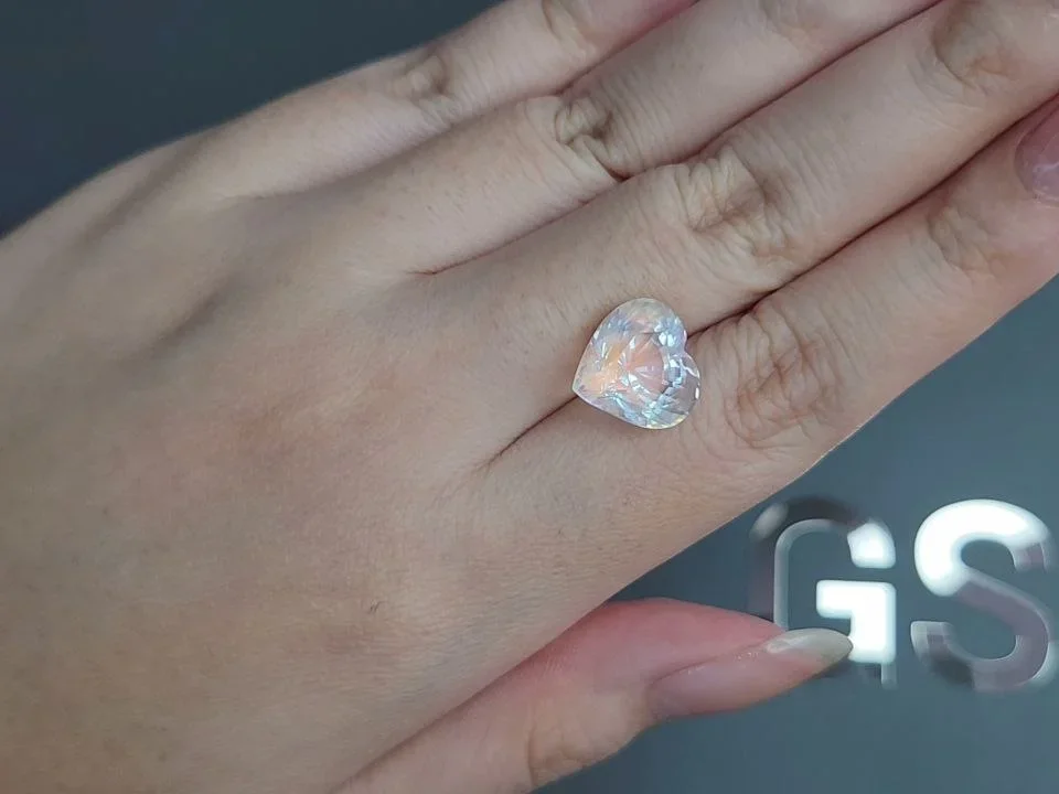 Moonstone in heart cut 7.01 carats, Madagascar Image №2