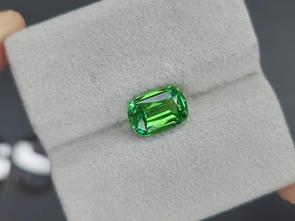 Neon Green tsavorite garnet in cushion cut 3.26 carats, Tanzania Image №4