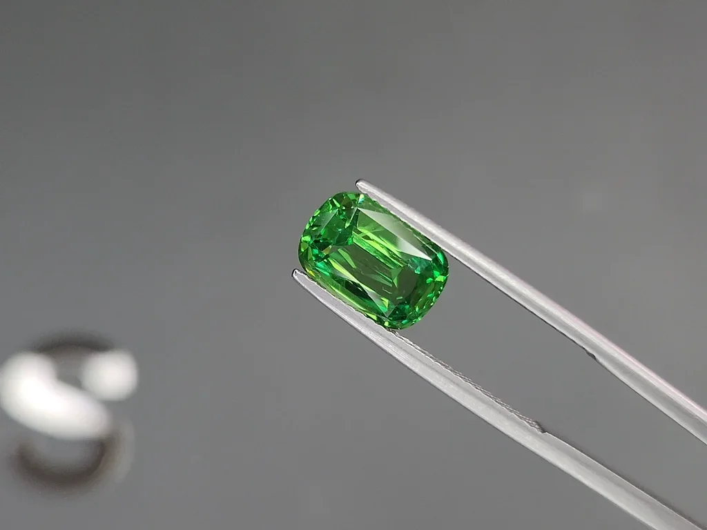 Neon Green tsavorite garnet in cushion cut 3.26 carats, Tanzania Image №3