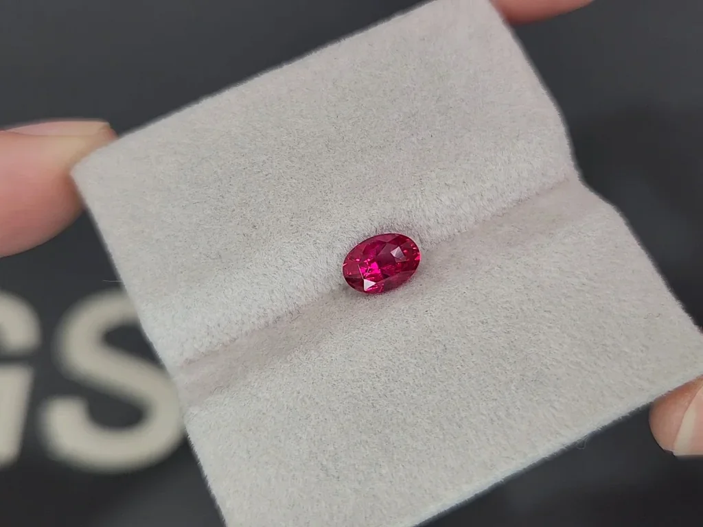 Unheated ruby Intense Red oval cut 1.08 carats, Mozambique  Image №4