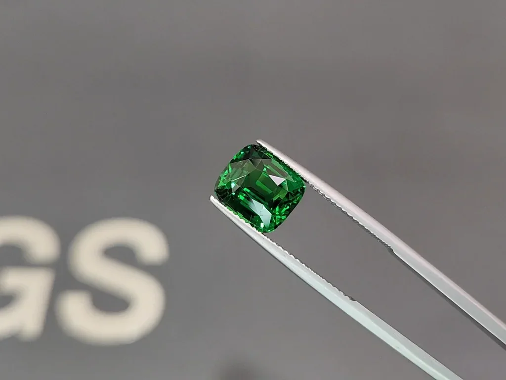 Tsavorite Vivid Green  cushion cut 5.03 carats, Tanzania  Image №3