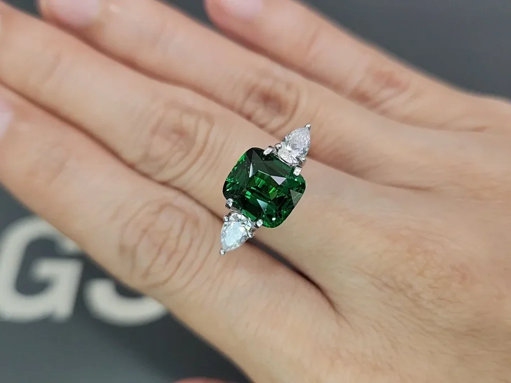 Tsavorite Vivid Green  cushion cut 5.03 carats, Tanzania  Image №5