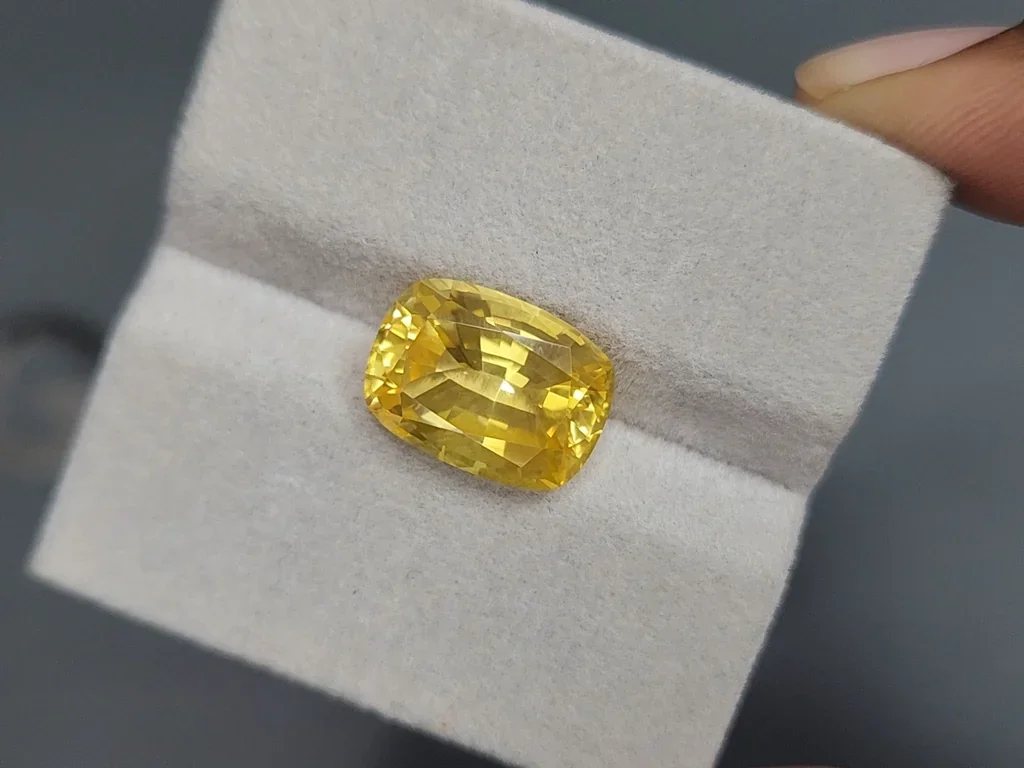 Unheated sapphire Vivid Yellow cushion cut 9.28 carats, Sri Lanka Image №4