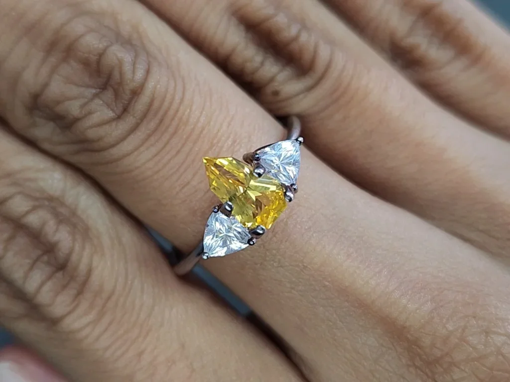 Intense Yellow fantasy cut sapphire 1.01 ct, Sri Lanka  Image №5