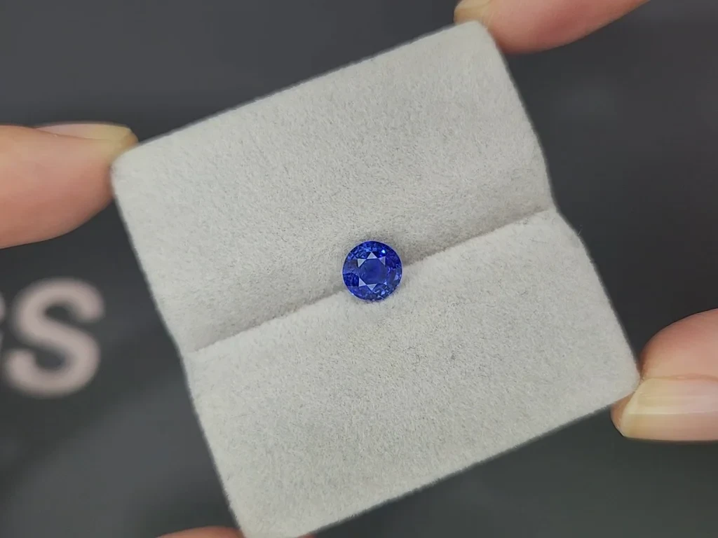 Sapphire Royal Blue round cut 1.10 carats, Sri Lanka  Image №4
