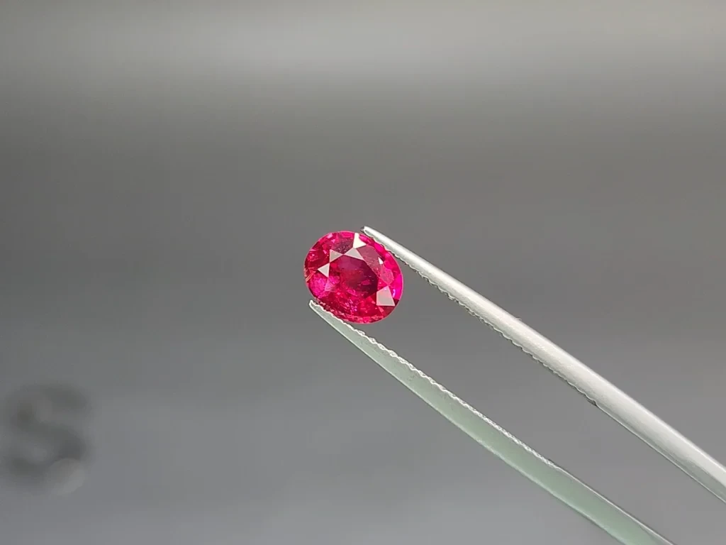 Unheated ruby Intense Red oval cut 1.18 carats, Mozambique Image №3