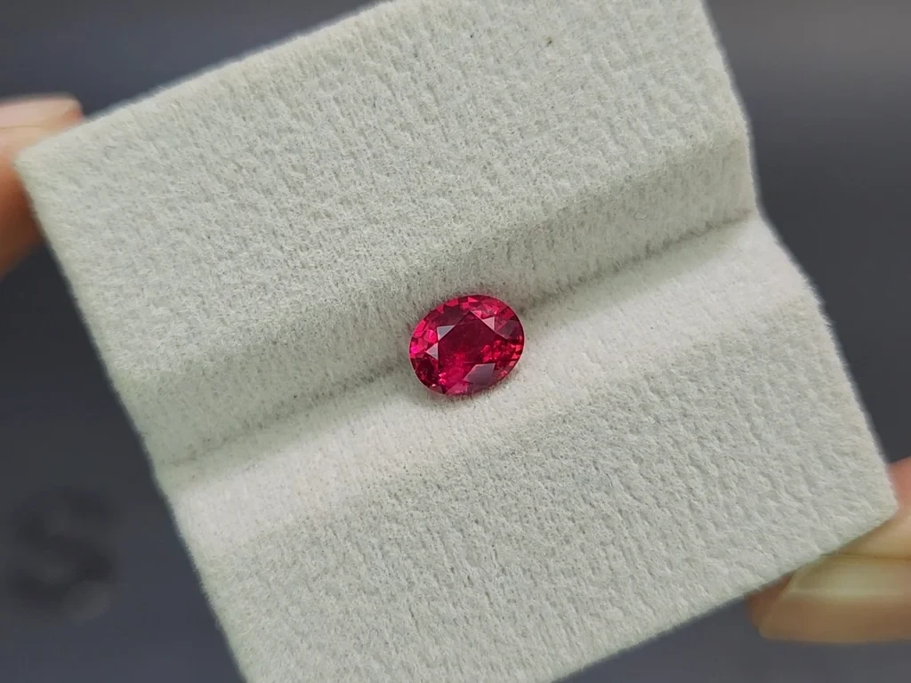 Unheated ruby Intense Red oval cut 1.18 carats, Mozambique Image №4