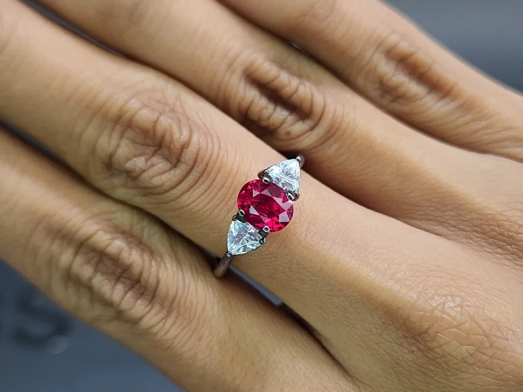 Unheated ruby Intense Red oval cut 1.18 carats, Mozambique Image №5