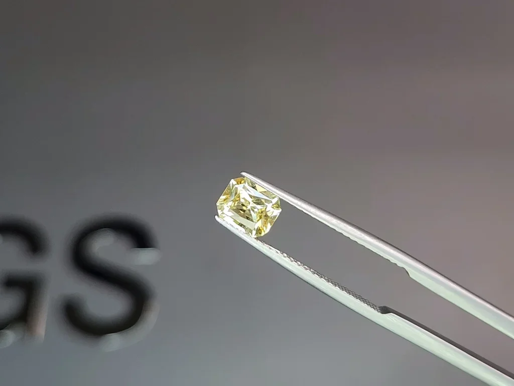 Yellow sapphire (Pastel Yellow) radiant cut 0.84 carats, Sri Lanka Image №3