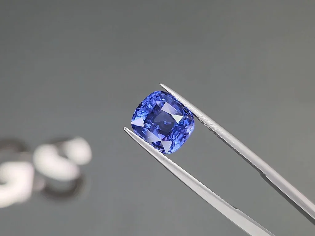 Cushion cut Cornflower Blue sapphire 4.00 carats, Madagascar Image №3