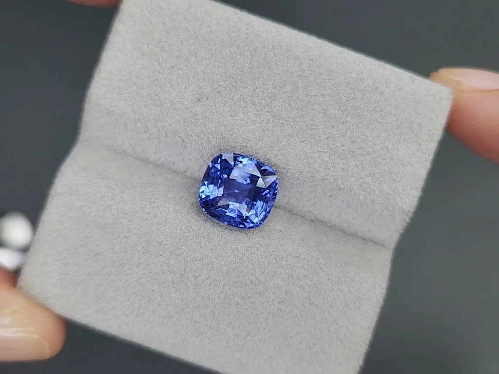 Cushion cut Cornflower Blue sapphire 4.00 carats, Madagascar Image №4