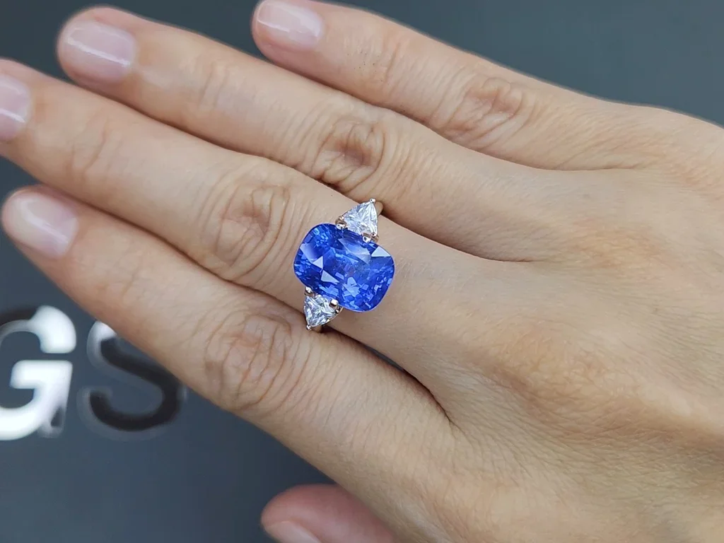 Unheated Intense Cornflower blue sapphire in cushion cut 8.00 carats, Sri Lanka Image №5