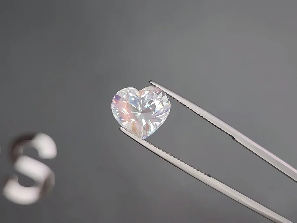 Moonstone cut heart  6.10 carats, Madagascar Image №3