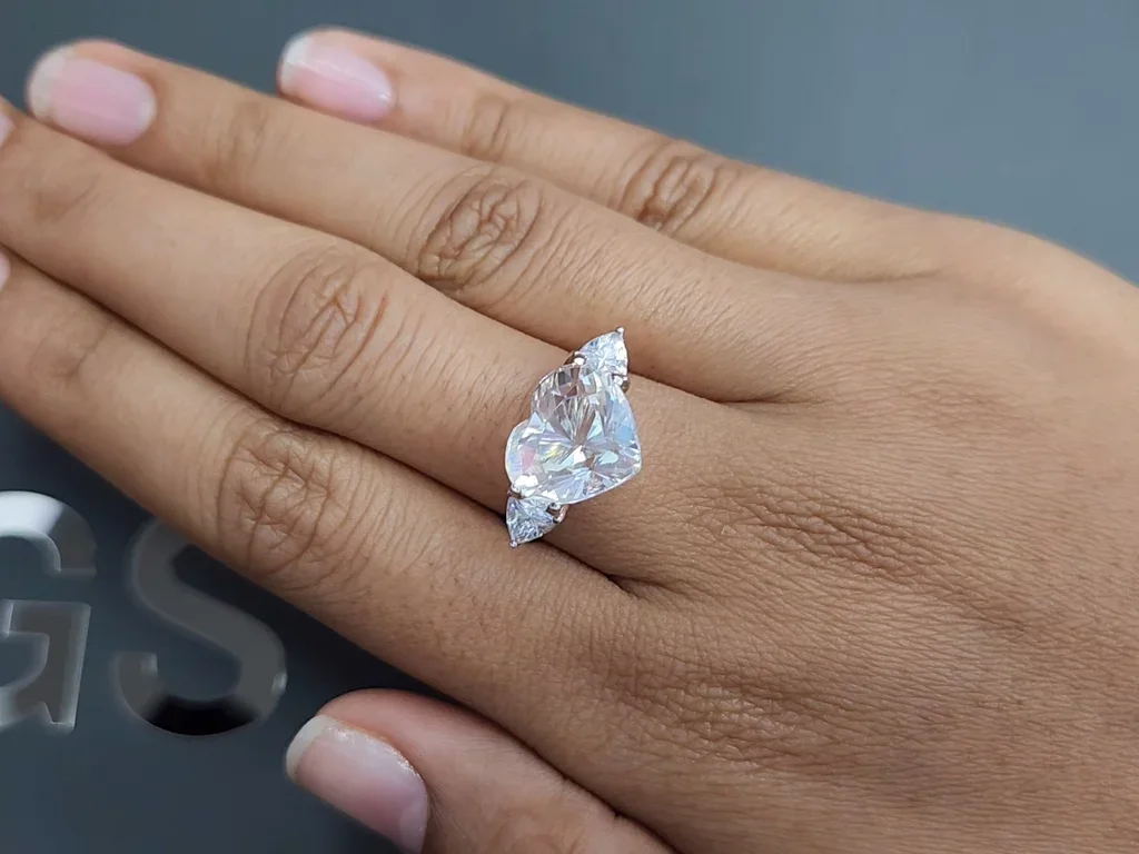 Moonstone cut heart  6.10 carats, Madagascar Image №5