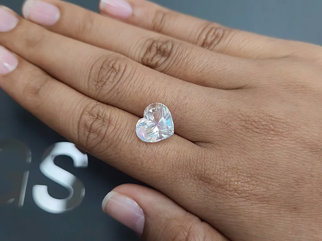 Moonstone cut heart  6.10 carats, Madagascar Image №2