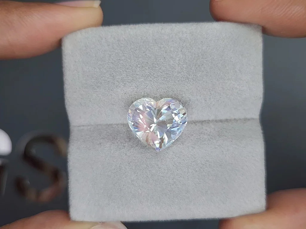 Moonstone cut heart  6.10 carats, Madagascar Image №4