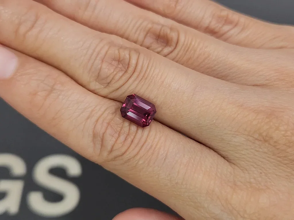Vivid pink spinel in octagon cut 3.07ct, Tanzania Image №2