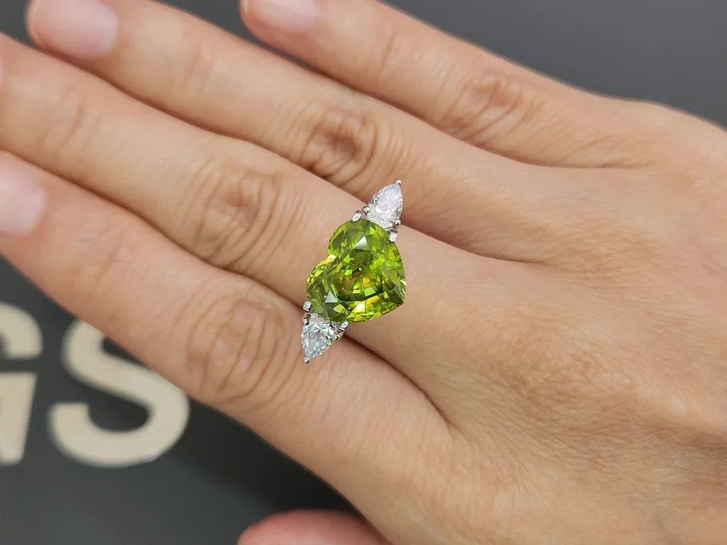 Yellow-green sphene in heart shape 7.04 carats, Madagascar Image №5