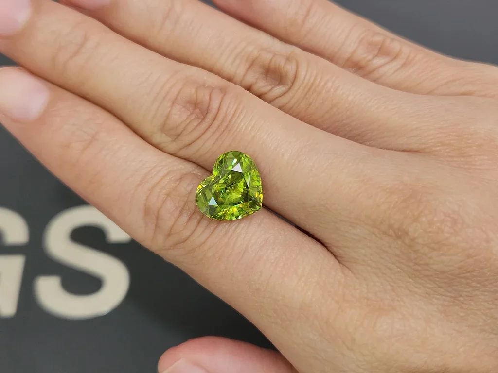 Yellow-green sphene in heart shape 7.04 carats, Madagascar Image №2