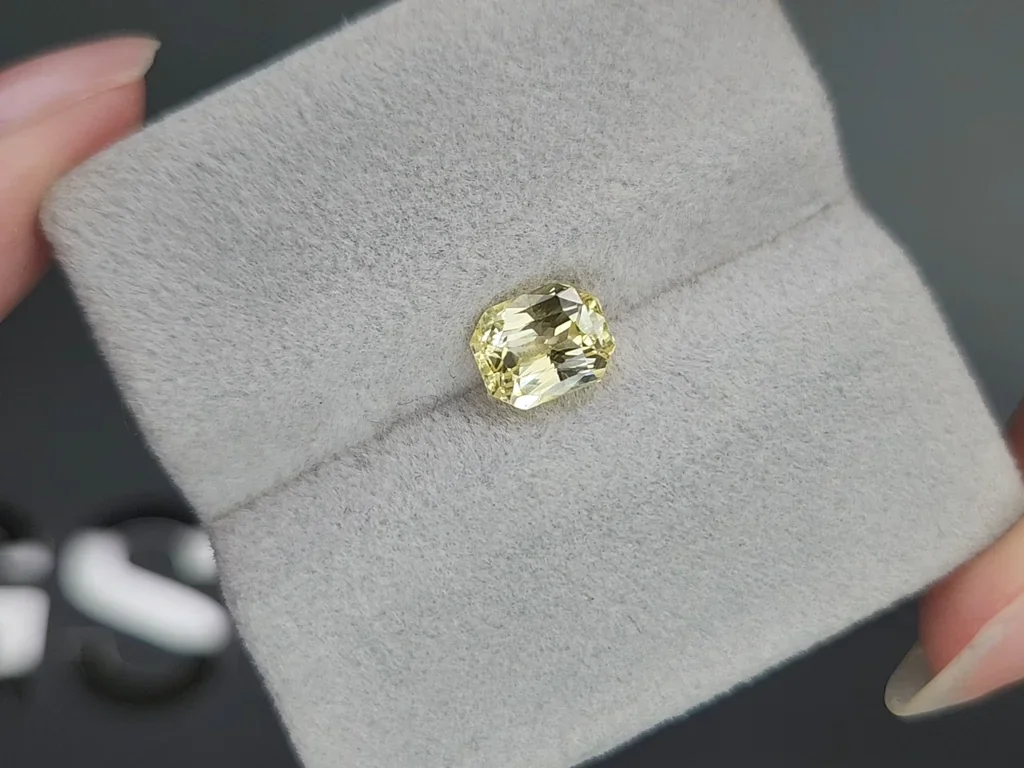 Unheated Pastel Yellow sapphire in radiant cut 2.04 carats, Sri Lanka Image №4