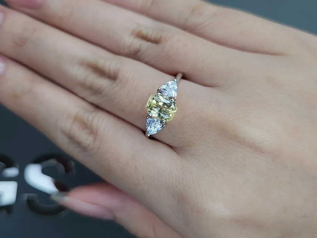 Unheated Pastel Yellow sapphire in radiant cut 2.04 carats, Sri Lanka Image №5