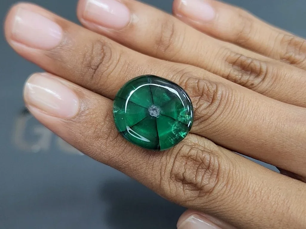 Large emerald trapiche Vivid Green cabochon cut 24.35 carats, Colombia Image №2