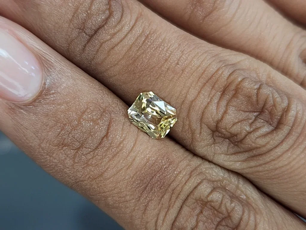 Unheated sapphire Pastel Yellow radiant cut 1.20 carats, Sri Lanka Image №2
