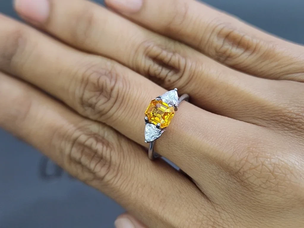 Sapphire Golden Yellow octagon cut 1.51 carats, Sri Lanka Image №5