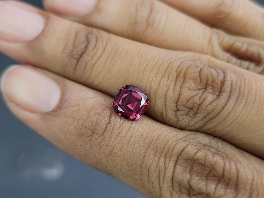 Garnet rhodolite cushion cut 1.66 carats, Madagascar Image №2