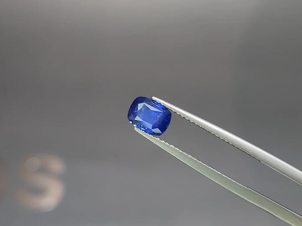 Sapphire Cornflower Blue cushion cut 1.27 carats, Sri Lanka Image №3